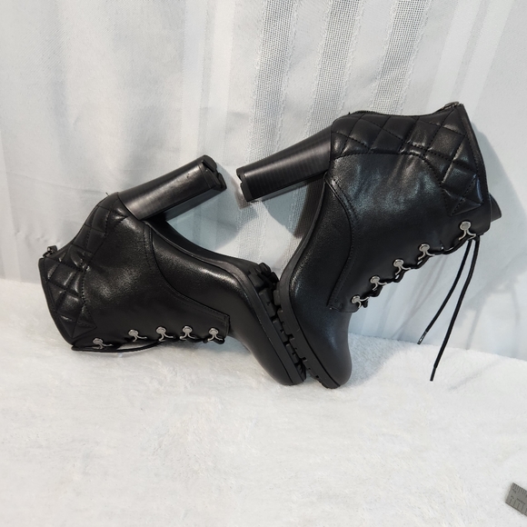 Adrienne Vittadini Trailer Black Leather Block Heel Lace-Up Boots Size 10 M - Picture 10 of 13